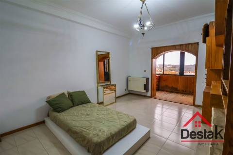 Apartamento T6 mobilado para arrendamento em Viseu