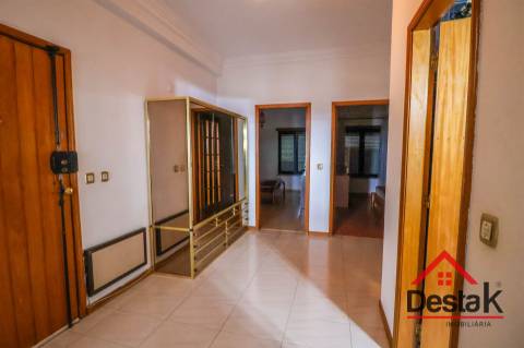 Apartamento T6 mobilado para arrendamento em Viseu