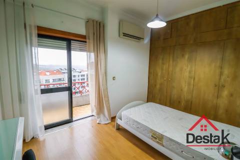 Apartamento T6 mobilado para arrendamento em Viseu