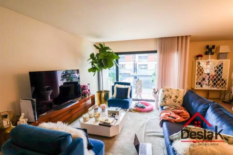 Moradia V4 para arrendamento com piscina em Viseu