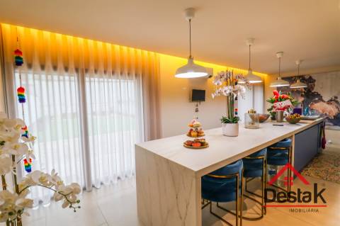 Moradia V4 para arrendamento com piscina em Viseu