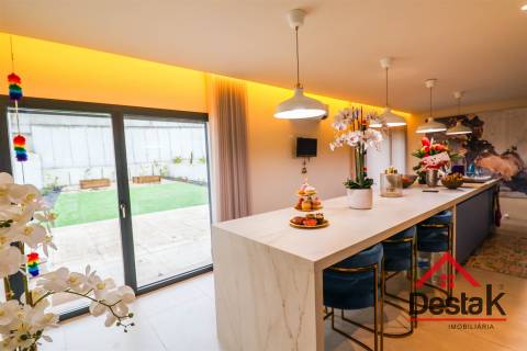 Moradia V4 para arrendamento com piscina em Viseu