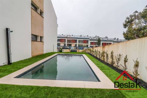 Moradia V4 para arrendamento com piscina em Viseu