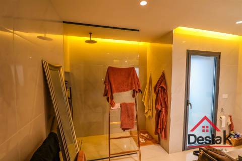 Moradia V4 para arrendamento com piscina em Viseu