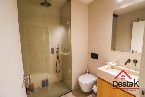 Moradia V4 para arrendamento com piscina em Viseu