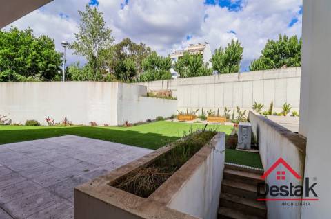 Moradia V4 para arrendamento com piscina em Viseu