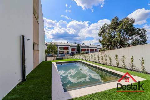 Moradia V4 para arrendamento com piscina em Viseu
