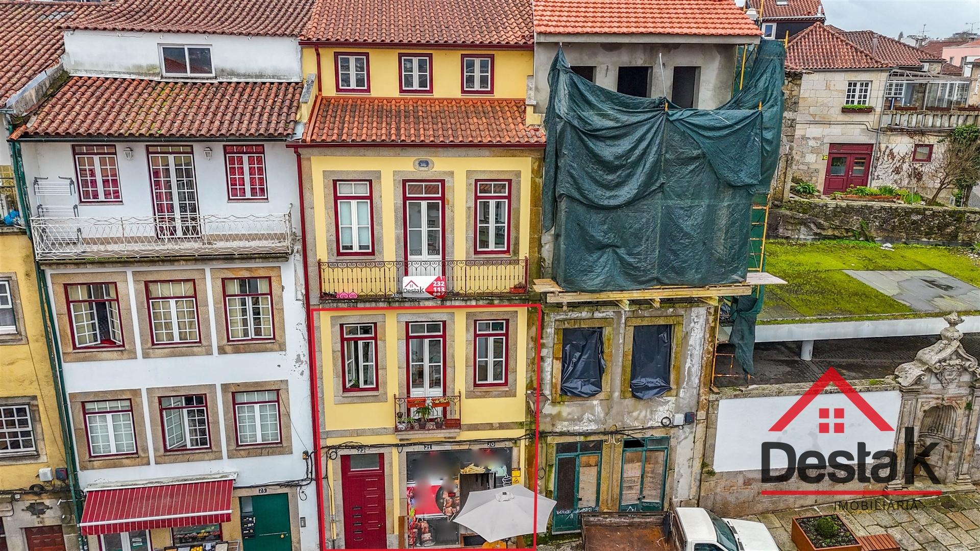 2 Apartamentos + 1 Loja para venda no Centro de Viseu