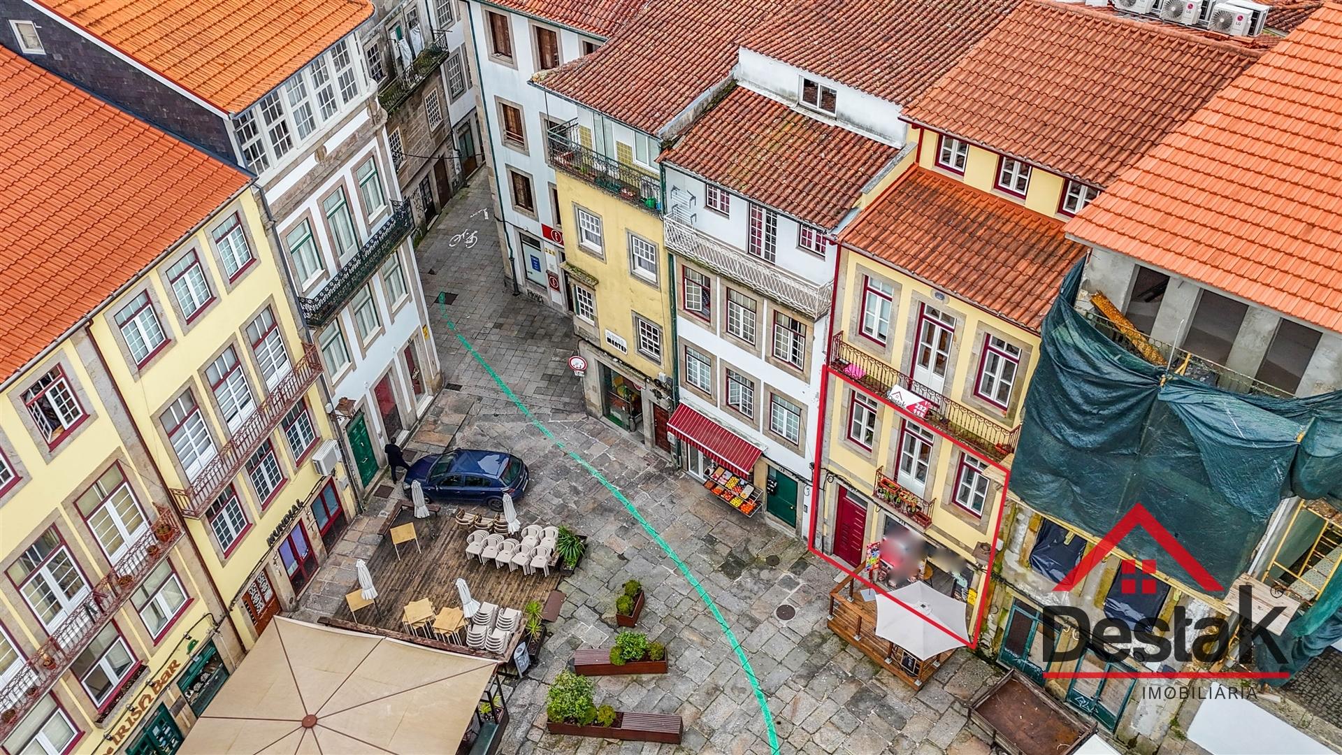 2 Apartamentos + 1 Loja para venda no Centro de Viseu