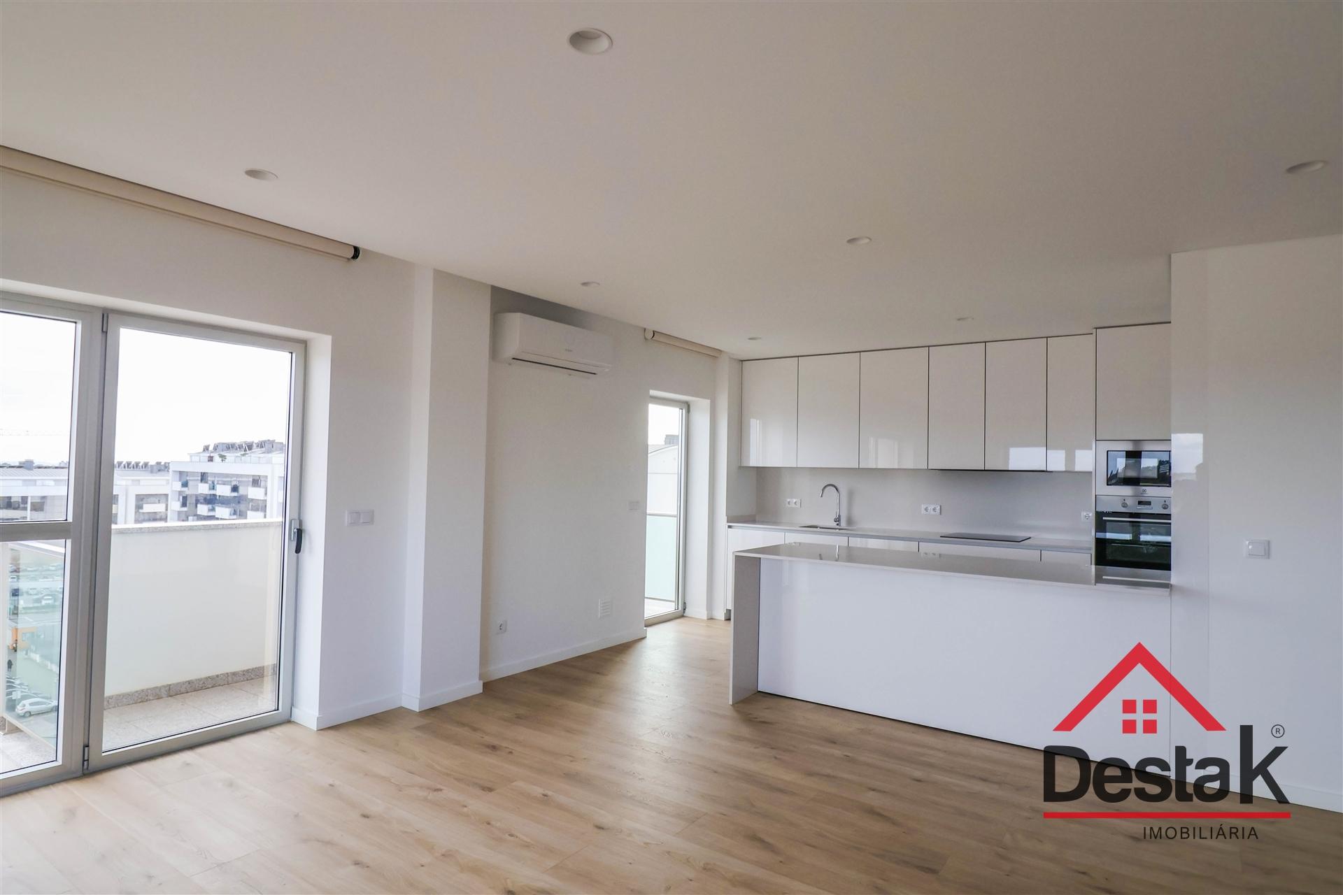 Apartamento T3 para arrendamento junto do Palácio do Gelo