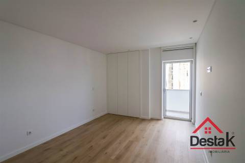 Apartamento T3 para arrendamento junto do Palácio do Gelo