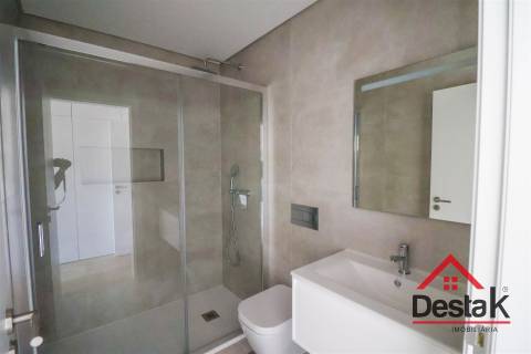 Apartamento T3 para arrendamento junto do Palácio do Gelo