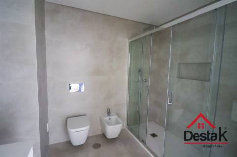 Apartamento T3 para arrendamento junto do Palácio do Gelo