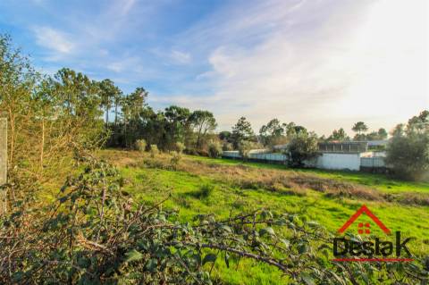 Lote terreno para construção com 1800 m2 em Repeses