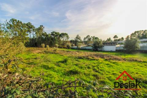 Lote terreno para construção com 1800 m2 em Repeses