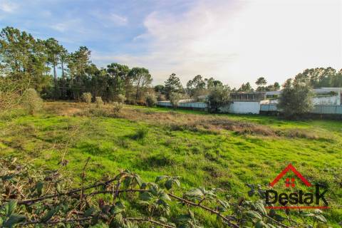 Lote terreno para construção com 1800 m2 em Repeses