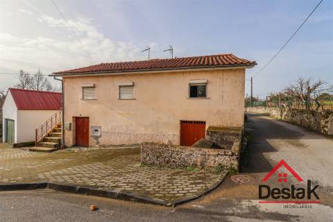 Moradia Isolava V2 para remodelar em Viseu