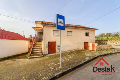 Moradia Isolava V2 para remodelar em Viseu