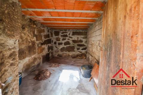 Moradia Isolava V2 para remodelar em Viseu