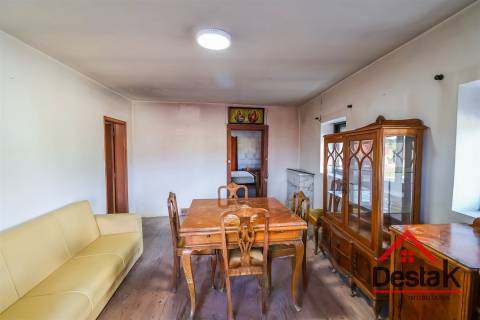 Moradia Isolava V2 para remodelar em Viseu