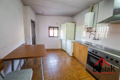 Moradia Isolava V2 para remodelar em Viseu