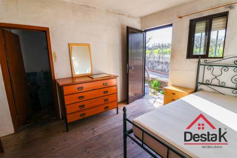 Moradia Isolava V2 para remodelar em Viseu