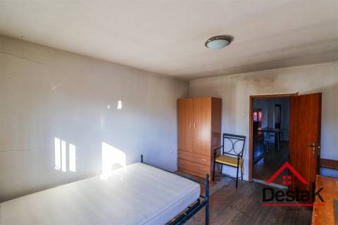 Moradia Isolava V2 para remodelar em Viseu