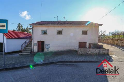Moradia Isolava V2 para remodelar em Viseu