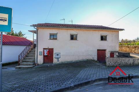 Moradia Isolava V2 para remodelar em Viseu