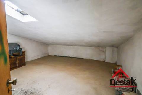 Apartamento T4 remodelado em Viseu