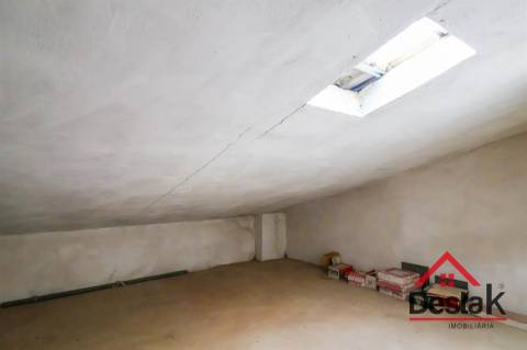 Apartamento T4 remodelado em Viseu