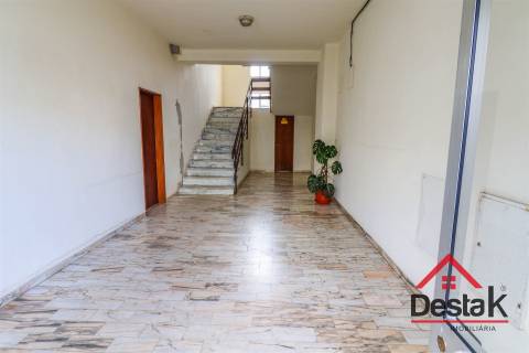 Apartamento T4 remodelado em Viseu
