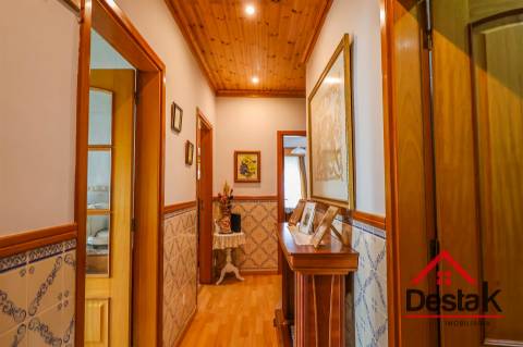 Apartamento T4 remodelado em Viseu