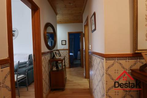 Apartamento T4 remodelado em Viseu