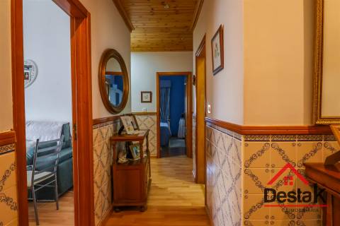 Apartamento T4 remodelado em Viseu