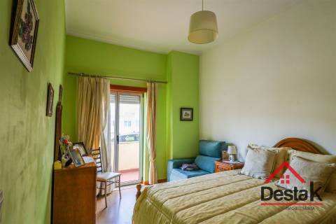 Apartamento T4 remodelado em Viseu