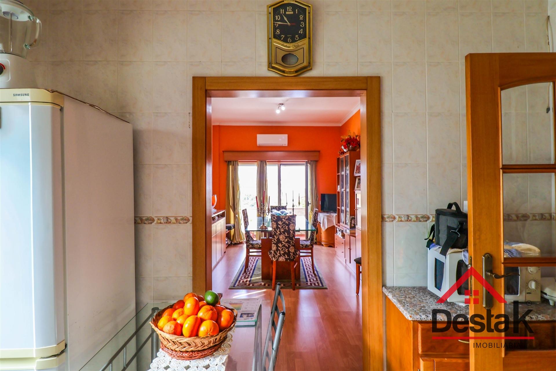 Apartamento T4 remodelado em Viseu