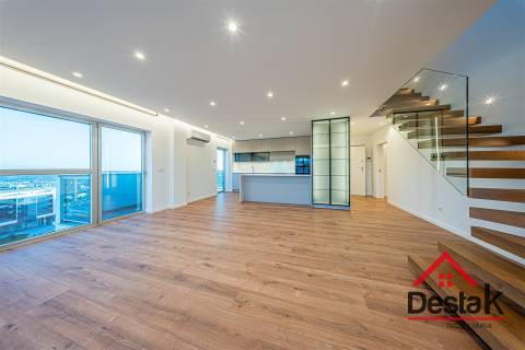 Apartamento T4 Duplex  junto ao Palácio do Gelo