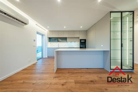 Apartamento T4 Duplex  junto ao Palácio do Gelo