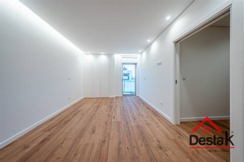 Apartamento T4 Duplex  junto ao Palácio do Gelo