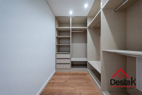 Apartamento T4 Duplex  junto ao Palácio do Gelo