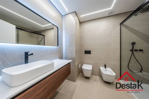 Apartamento T4 Duplex  junto ao Palácio do Gelo