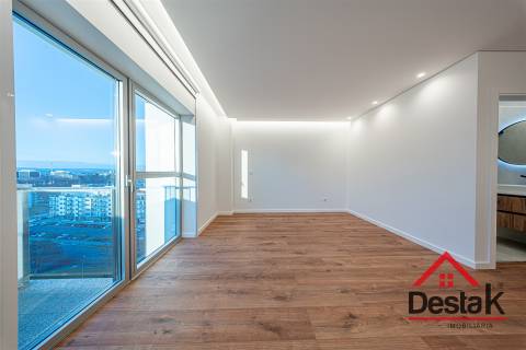 Apartamento T4 Duplex  junto ao Palácio do Gelo