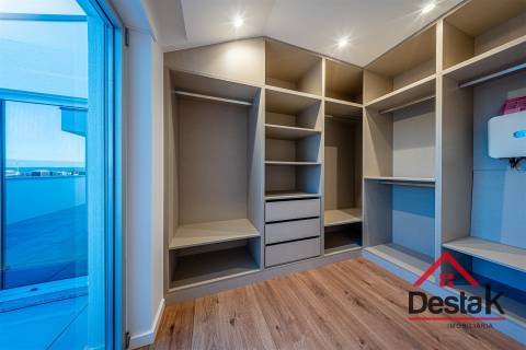 Apartamento T4 Duplex  junto ao Palácio do Gelo