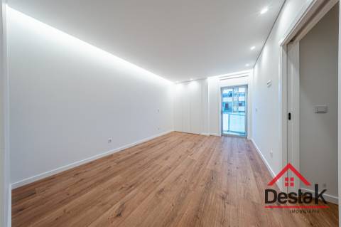 Apartamento Duplex T2+2 para arrendamento junto ao Palácio do Gelo