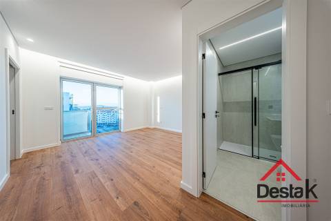 Apartamento Duplex T2+2 para arrendamento junto ao Palácio do Gelo