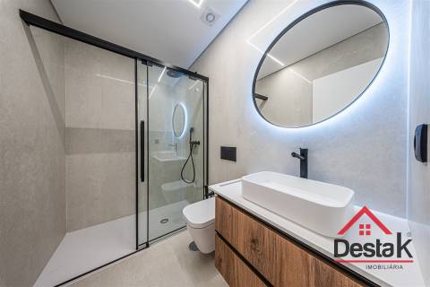 Apartamento Duplex T2+2 para arrendamento junto ao Palácio do Gelo