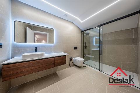 Apartamento Duplex T2+2 para arrendamento junto ao Palácio do Gelo