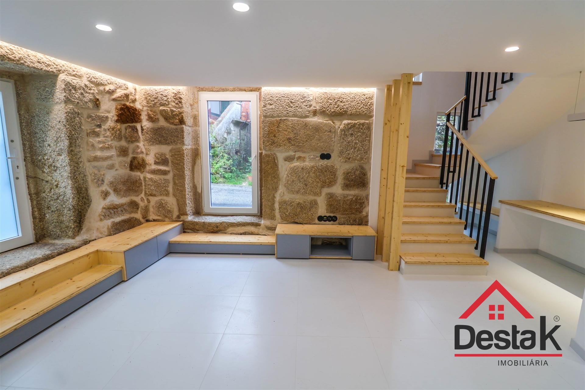 Moradia V3 de charme com fachada em granito – Conforto moderno entre Viseu e Vouzela