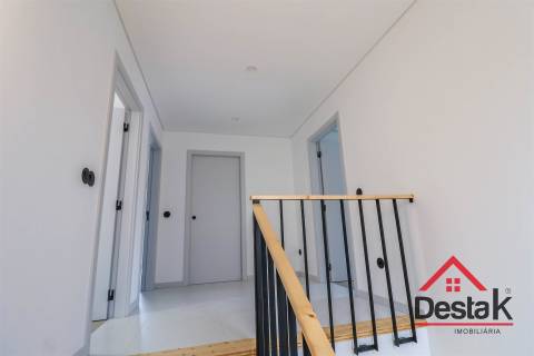Moradia V3 de charme com fachada em granito – Conforto moderno entre Viseu e Vouzela